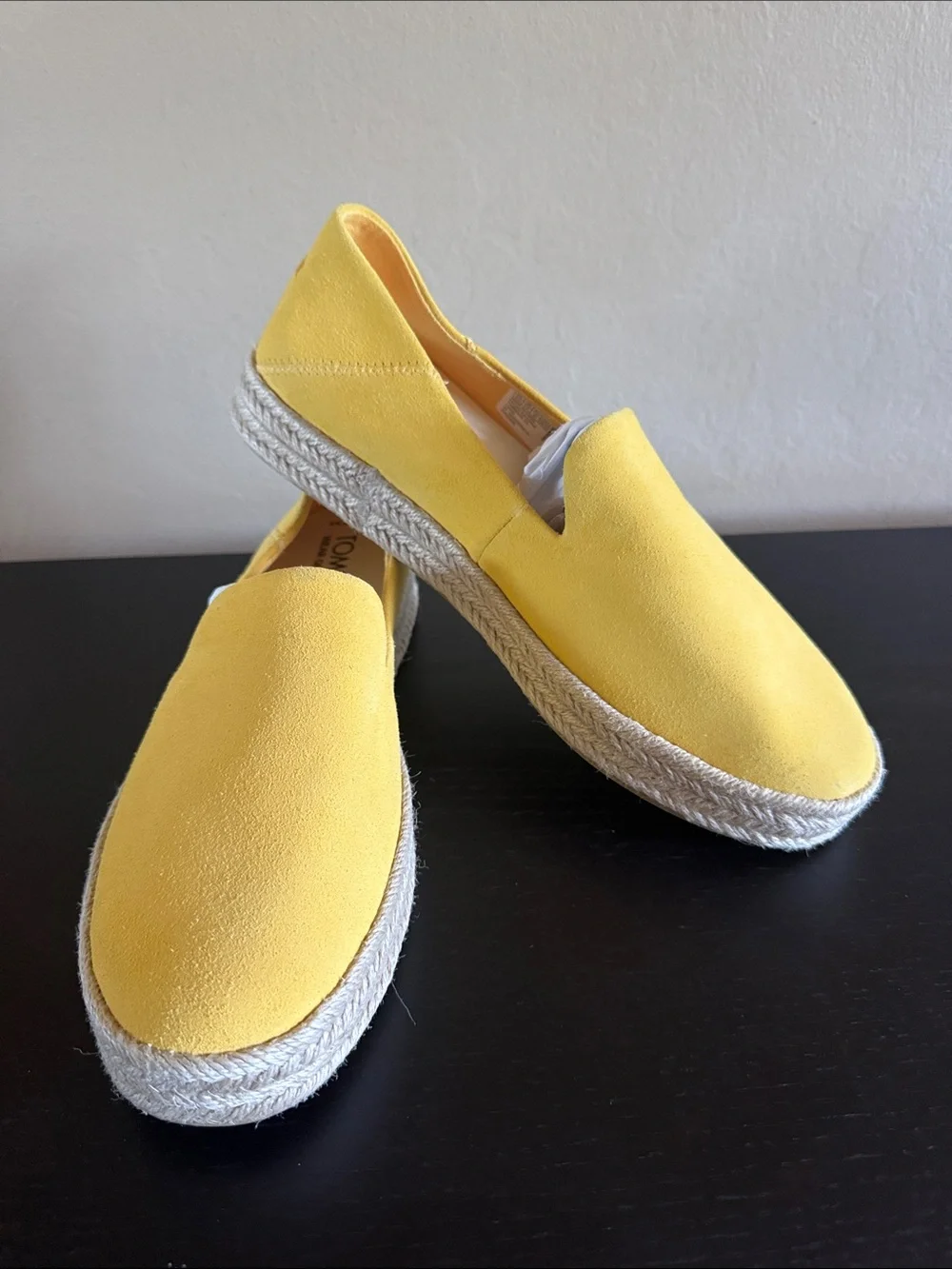 TOMS Alpargata Yellow Leather Slip On Espadrille Shoes Women's Size 9.5 NEW